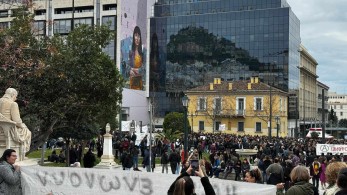 Πρωταγωνιστούν τα Τέμπη στα διεθνή ΜΜΕ  - «Εκατοντάδες χιλιάδες διαδηλωτές»