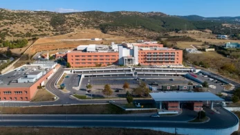 Θεσσαλονίκη: σε κρίσιμη κατάσταση ο 23χρονος - Τον μαχαίρωσε ο αδελφός του