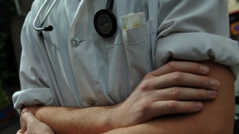 Γαλλία: γιατρός στο εδώλιο για τους βιασμούς 299 παιδιών - Πως έγινε η αποκάλυψη Γαλλία: γιατρός στο εδώλιο για τους βιασμούς 299 παιδιών - Πως έγινε η αποκάλυψη