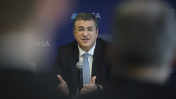 «Πληρωμένη» απάντηση Τζιτζικώστα στην προσπάθεια Κουντουρά να εκθέσει τη χώρα για τον ελληνικό σιδηρόδρομο