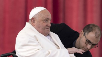 Ανησυχία στο Βατικανό: Σε κρίσιμη κατάσταση ο Πάπας Φραγκίσκος