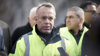 Σταϊκούρας: Απόλυτος σεβασμός στους συγγενείς των θυμάτων στα Τέμπη (Vid)