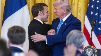Αποκάλυψη Μακρόν για επικοινωνία Τραμπ με τη Ρωσία «μέσα στις επόμενες ώρες»