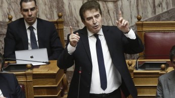 Μιχάλης Χρυσοχοΐδης: Εγκληματικό μέτωπο χούλιγκαν και κουκουλοφόρων οι υπεύθυνοι των επεισοδίων