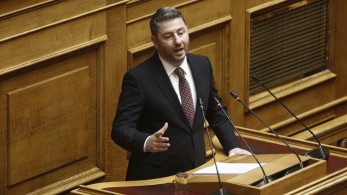 Ανεπανόρθωτα εκτεθειμένος ο Ανδρουλάκης: η πρόταση μομφής, η προανακριτική και ο… κουβάς