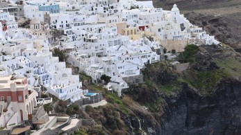 Δήμος Σαντορίνης: Καμία ανησυχία, κανένας κίνδυνος για την κατολίσθηση στο Ημεροβίγλι