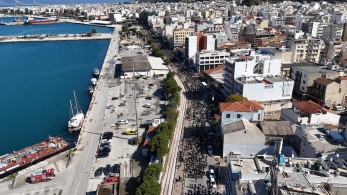 Μεγάλα συλλαλητήρια στην Πάτρα, το Αγρίνιο και τον Πύργο για τα Τέμπη - Πλήθος κόσμου στις πλατείες