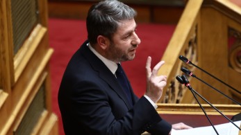 Σύντροφοι, σταματήστε την πλάκα στον Ανδρουλάκη Σύντροφοι, σταματήστε την πλάκα στον Ανδρουλάκη