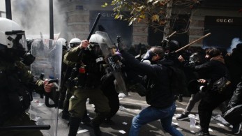 ΕΛΑΣ: συνελήφθη διαδηλωτής για επίθεση σε λεωφορείο -Υπέβαλε μήνυση κατά 3 αστυνομικών- Διατάχθηκε ΕΔΕ ΕΛΑΣ: συνελήφθη διαδηλωτής για επίθεση σε λεωφορείο -Υπέβαλε μήνυση κατά 3 αστυνομικών- Διατάχθηκε ΕΔΕ