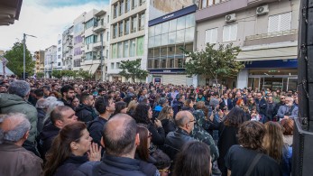 Ηράκλειο Κρήτης: πλήθος κόσμου στην πλατεία Ελευθερίας για τα Τέμπη