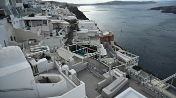 Εργατικό δυστύχημα στην Σαντορίνη: Νεκρή 59χρονη από πτώση αιωρούμενου κρεβατιού σε ξενοδοχείο