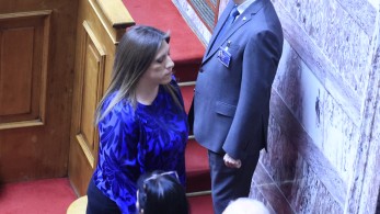 Νέο σόου της Ζωής Κωνσταντοπούλου στη Βουλή - Αποχώρησε από την ψηφοφορία για ΠτΔ