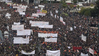 Δύο χρόνια από τα Τέμπη: live το μεγαλειώδες συλλαλητήριο στο Σύνταγμα (φωτό)