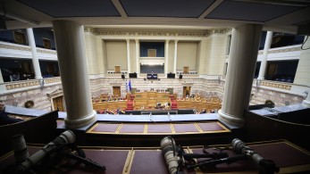 Η κοινωνία ζητεί άρση της μονιμότητας, ας την ακούσουν οι πολιτικοί Η κοινωνία ζητεί άρση της μονιμότητας, ας την ακούσουν οι πολιτικοί