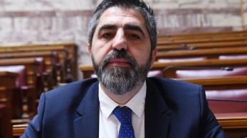 Θεσσαλονίκη: κουκουλοφόροι έκαναν γυαλιά-καρφιά το βουλευτικό γραφείο του Φάνη Παππά