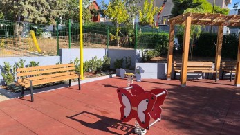 Πέντε νέες πρότυπες παιδικές χαρές ΑμεΑ παρέδωσε η Περιφέρεια Αττικής (φωτό)