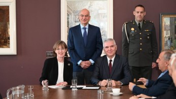 Επίσκεψη Νίκου Δένδια στο Λονδίνο - «Οι Ένοπλες Δυνάμεις μας τηρούν αυστηρά τις αρχές του ανθρωπιστικού δικαίου»  (video)