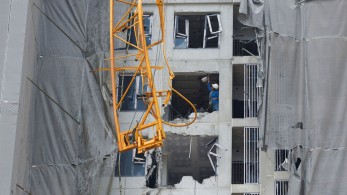 Μιανμάρ: συγκλονίζει η διάσωση 30χρονης μέσα από τα ερείπια - «Επηρεάζονται 18 εκατ. άνθρωποι» λέει ο Ερυθρός Σταυρός (photos & video)