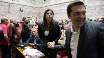 Ο Τσίπρας εν αναμονή των επιθέσεων από τη Ζωή Ο Τσίπρας εν αναμονή των επιθέσεων από τη Ζωή