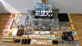 Εγκληματική οργάνωση έκρυβε ναρκωτικά μέσα σε κουτιά από χυμούς - Τρεις συλλήψεις