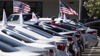 Δασμοί Τραμπ: σε πτώση οι μετοχές των κολοσσών της αυτοκινητοβιομηχανίας