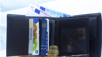 Τα fake news της αντιπολίτευσης για τον κατώτατο μισθό