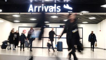 Λονδίνο: κλειστό το αεροδρόμιο Χίθροου - Μπλακ άουτ λόγω φωτιάς σε ηλεκτρικό υποσταθμό