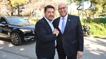 Νίκος Χαρδαλιάς: παρέδωσε στο ΕΚΑΒ ασθενοφόρα και κινητές μονάδες υγείας