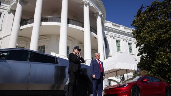 Έλον Μασκ: η πολιτική του δραστηριότητα πλήττει την Tesla