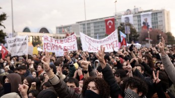 Ενώπιον του εισαγγελέα ο Ιμάμογλου: Χιλιάδες υποστηρικτές του στον δρόμο - Επεισόδια και συλλήψεις