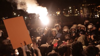 Αναταραχές στην Τουρκία: Πλαστικές σφαίρες και δακρυγόνα σε διαδήλωση υπέρ του Ιμάμογλου (live)