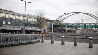 Αεροδρόμιο Χίθροου: υπό έλεγχο η φωτιά που προκάλεσε το μπλακ άουτ - Ακυρώσεις πτήσεων