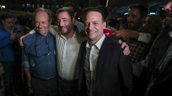 Ο Ανδρουλάκης βλέπει παντού συνωμοσίες και οδηγεί το ΠΑΣΟΚ στη διάσπαση