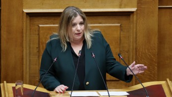 Συρεγγέλα: ΠΑΣΟΚ και ΣΥΡΙΖΑ τάζουν για το δημογραφικό και το στεγαστικό λεφτά που δεν έχουν