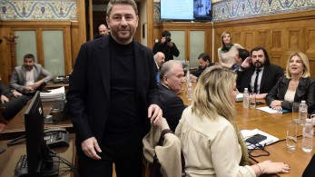 Ο Ανδρουλάκης αντικρούει τον εαυτό του