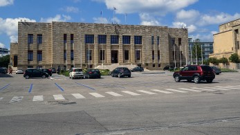 Ρόδος: Αναστολή καθηκόντων για πέντε υπαλλήλους της πολεοδομίας που κατηγορούνται για δωροδοκία