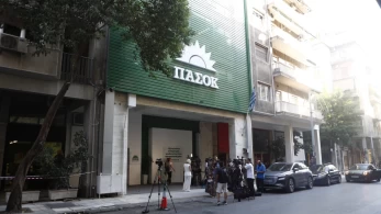 Κινητοποίηση για ύποπτο όχημα κοντά στα γραφεία του ΠΑΣΟΚ - Κλειστή η Χαριλάου Τρικούπη