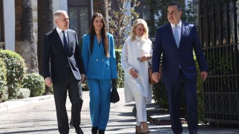 Χαμογελαστοί μαζί με τις οικογένειές τους τα νέα μέλη της κυβέρνησης στην ορκωμοσία (εικόνες)