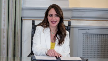 Δόμνα Μιχαηλίδου: Επανεκκίνηση του Εθνικού Συμβουλίου Αναδοχής και Υιοθεσίας