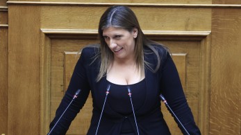 «Πρόδωσε τον λαό, ήταν πουλημένος από την αρχή» - Δριμεία επίθεση Κωνσταντοπούλου σε Τσίπρα