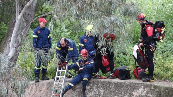 Χωρίς τις αισθήσεις της ανασύρθηκε τουρίστρια από το φαράγγι του Βίκου