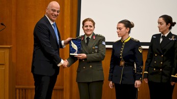 Νίκος Δένδιας για στράτευση γυναικών: Πρόσβαση σε πολύτιμο ανθρώπινο κεφάλαιο