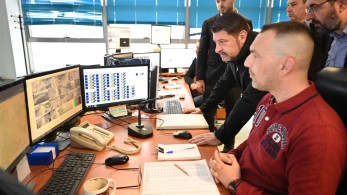 Αυτοψία Χαρδαλιά στο αμαξοστάσιο των τραμ στο Ελληνικό:  Βελτιώνουμε την καθημερινότητα