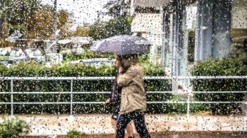 Καιρός: Έρχεται ψυχρό μέτωπο με «βουτιά» της θερμοκρασίας έως 10 βαθμούς