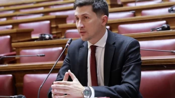 Σε νέα δίνη εσωστρέφειας το ΠΑΣΟΚ: Χρηστίδης κατά Γιαννακοπούλου για την πρόταση μομφής