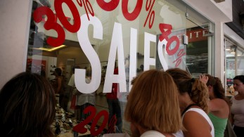 Θερινές εκπτώσεις 2025: πότε ξεκινούν και πόσο θα διαρκέσουν