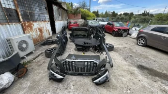 Εξαρθρώθηκε σπείρα που διέπραττε κλοπές αυτοκινήτων (photo-video)