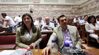 Ο «ευεργέτης» Τσίπρας, η «αχαριστία» της Κωνσταντοπούλου κι ο θυρωρός του ΣΥΡΙΖΑ Ο «ευεργέτης» Τσίπρας, η «αχαριστία» της Κωνσταντοπούλου κι ο θυρωρός του ΣΥΡΙΖΑ