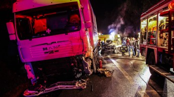 Τροχαίο δυστύχημα στην Αθηνών-Λαμίας με νεκρό τον οδηγό - Η νταλίκα ανετράπη και πήρε φωτιά