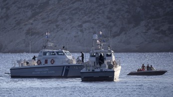 Καταδίωξη-θρίλερ στη Σύμη: συνελήφθη Ρώσος διακινητής με 19 μετανάστες Καταδίωξη-θρίλερ στη Σύμη: συνελήφθη Ρώσος διακινητής με 19 μετανάστες